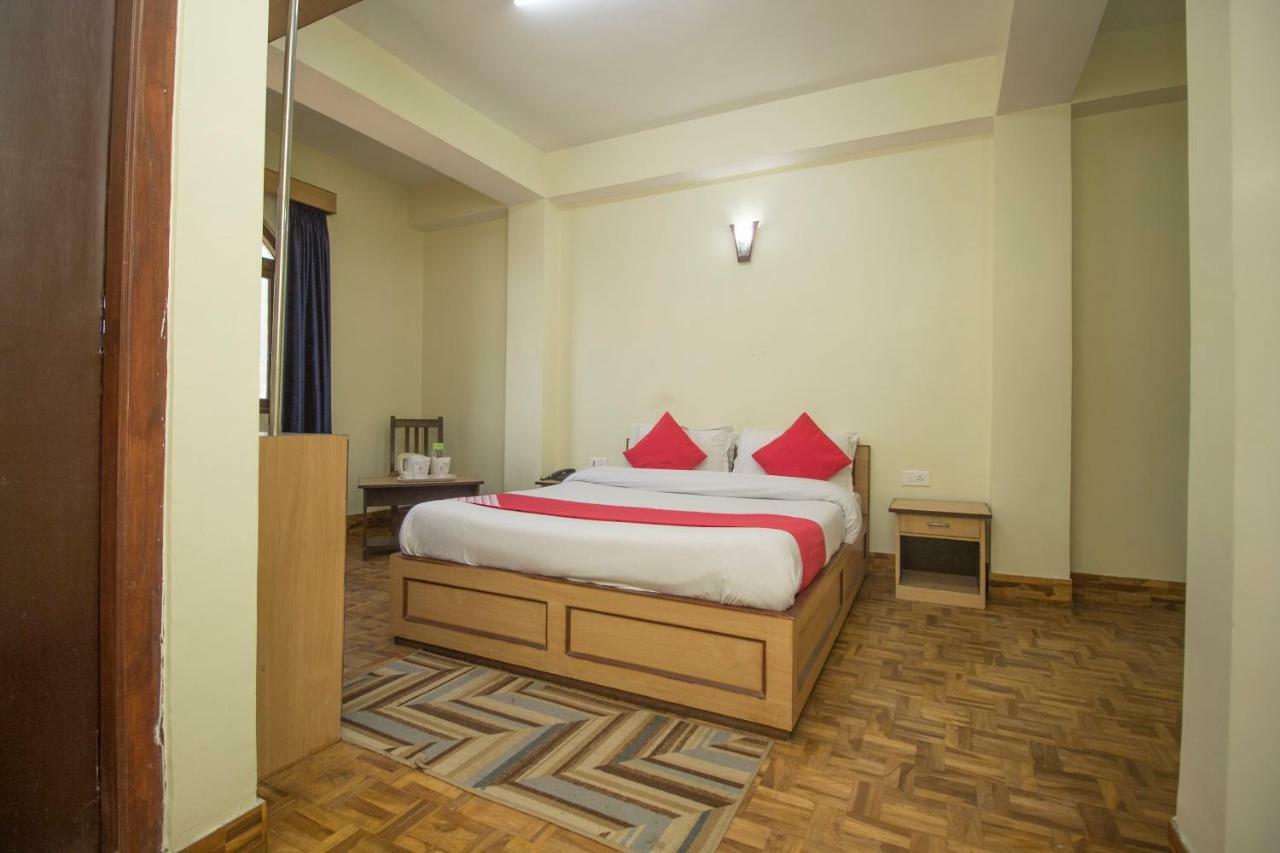 Oyo 28754 The Sunrise Residency Gangtok Bagian luar foto